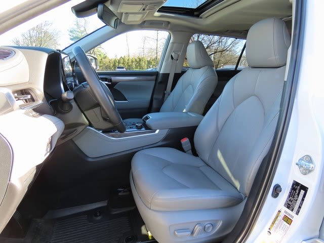 Thumbnail: 2024 Toyota Highlander - 12