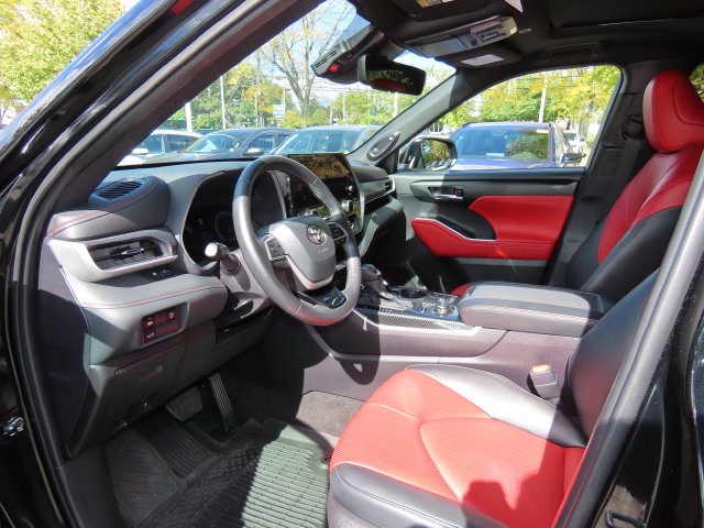 Thumbnail: 2025 Toyota Highlander - 2