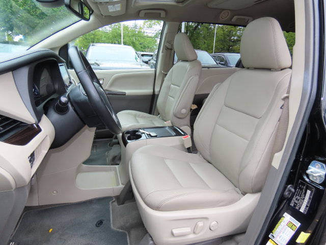 Thumbnail: 2019 Toyota Sienna - 12
