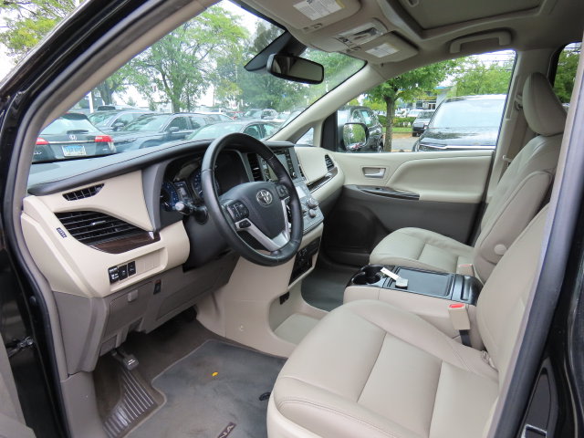 Thumbnail: 2019 Toyota Sienna - 11