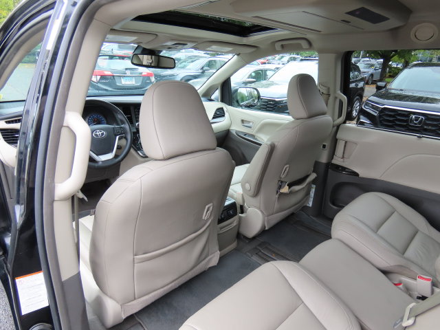 Thumbnail: 2019 Toyota Sienna - 20