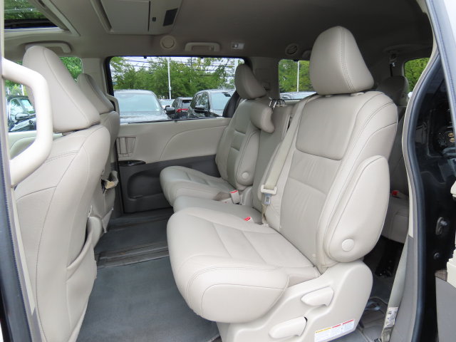 Thumbnail: 2019 Toyota Sienna - 13