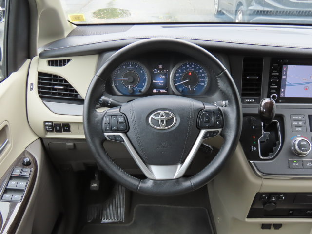 Thumbnail: 2019 Toyota Sienna - 10