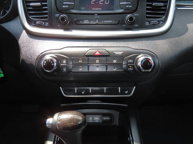 Thumbnail: 2016 Kia Sorento - 26