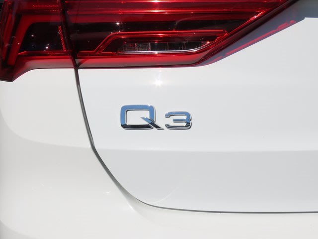 Thumbnail: 2023 Audi Q3 - 7