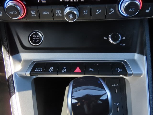 Thumbnail: 2023 Audi Q3 - 27