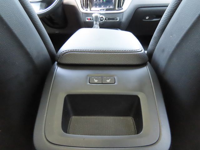 Thumbnail: 2020 Volvo V60 - 26