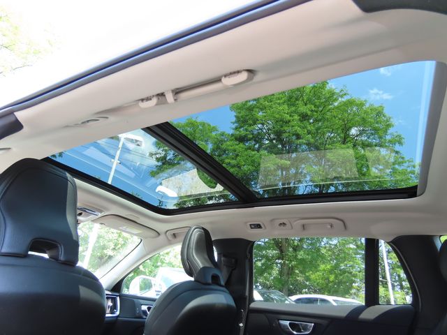 Thumbnail: 2020 Volvo V60 - 22