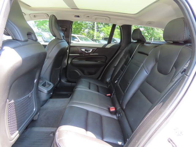 Thumbnail: 2020 Volvo V60 - 12