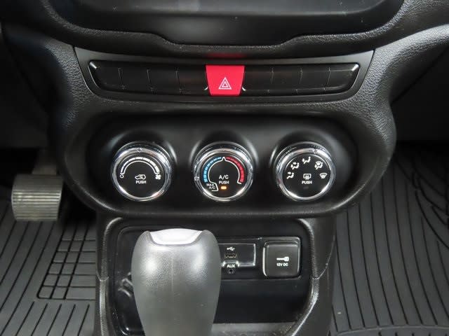 Thumbnail: 2015 Jeep Renegade - 25