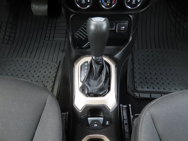 Thumbnail: 2015 Jeep Renegade - 14