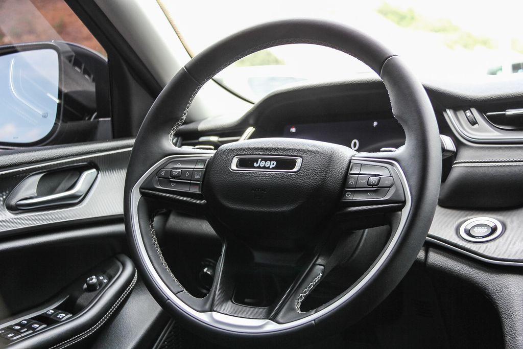 Thumbnail: 2024 Jeep Grand Cherokee L - 8