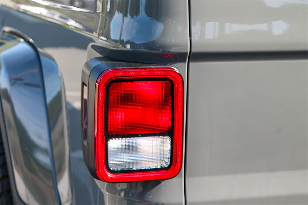 2021 Jeep Gladiator Sport 20