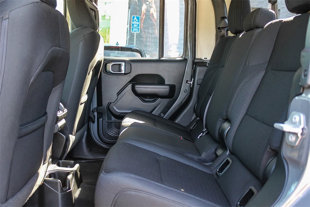 2021 Jeep Gladiator Sport 12