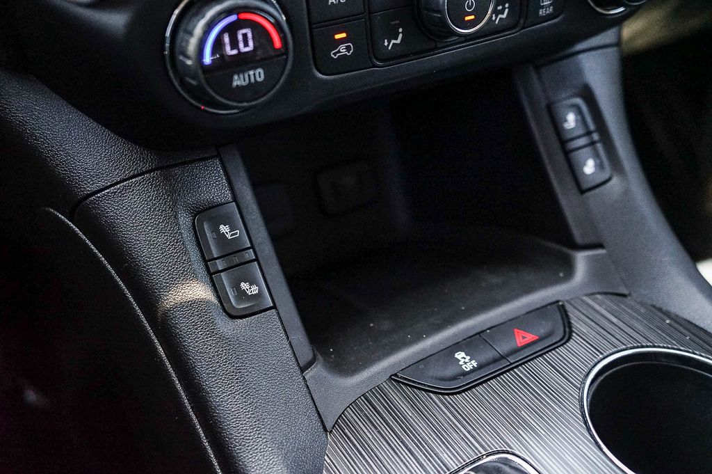 Thumbnail: 2018 GMC Acadia - 27