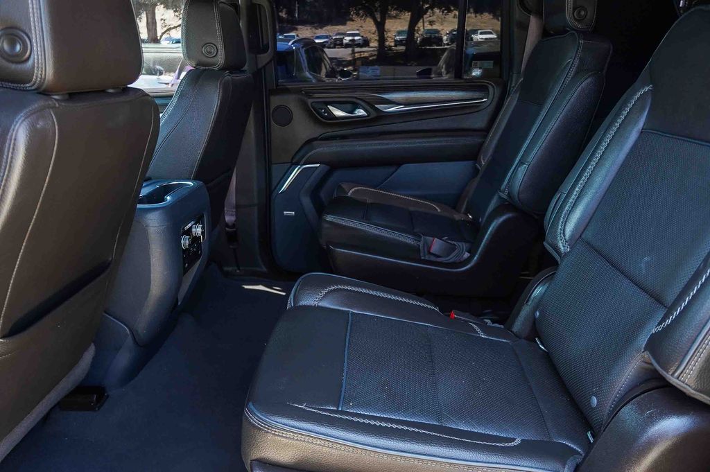 Thumbnail: 2022 GMC Yukon XL - 12