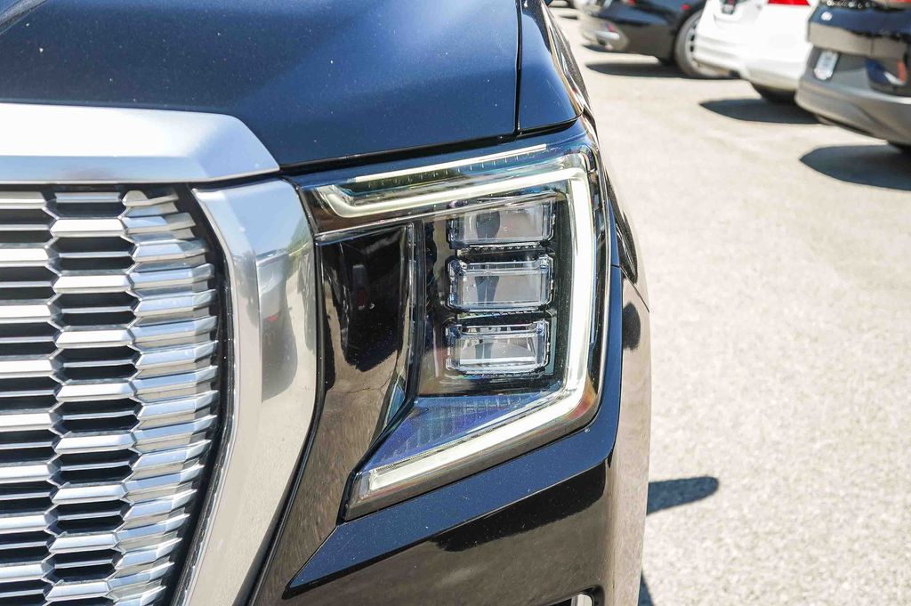 Thumbnail: 2022 GMC Yukon XL - 18