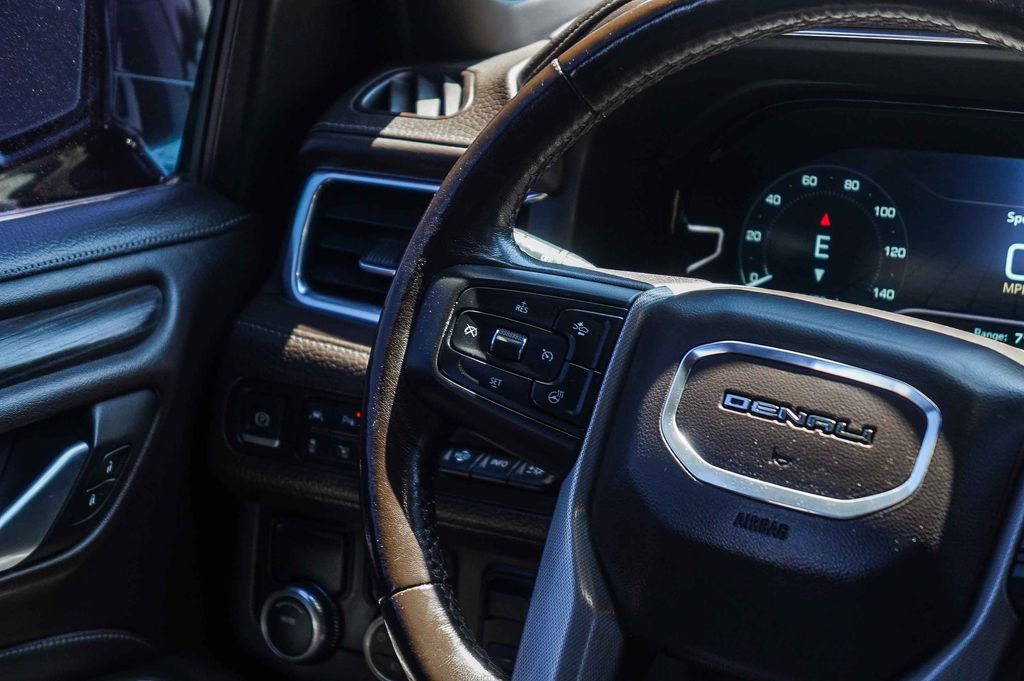 Thumbnail: 2022 GMC Yukon XL - 21