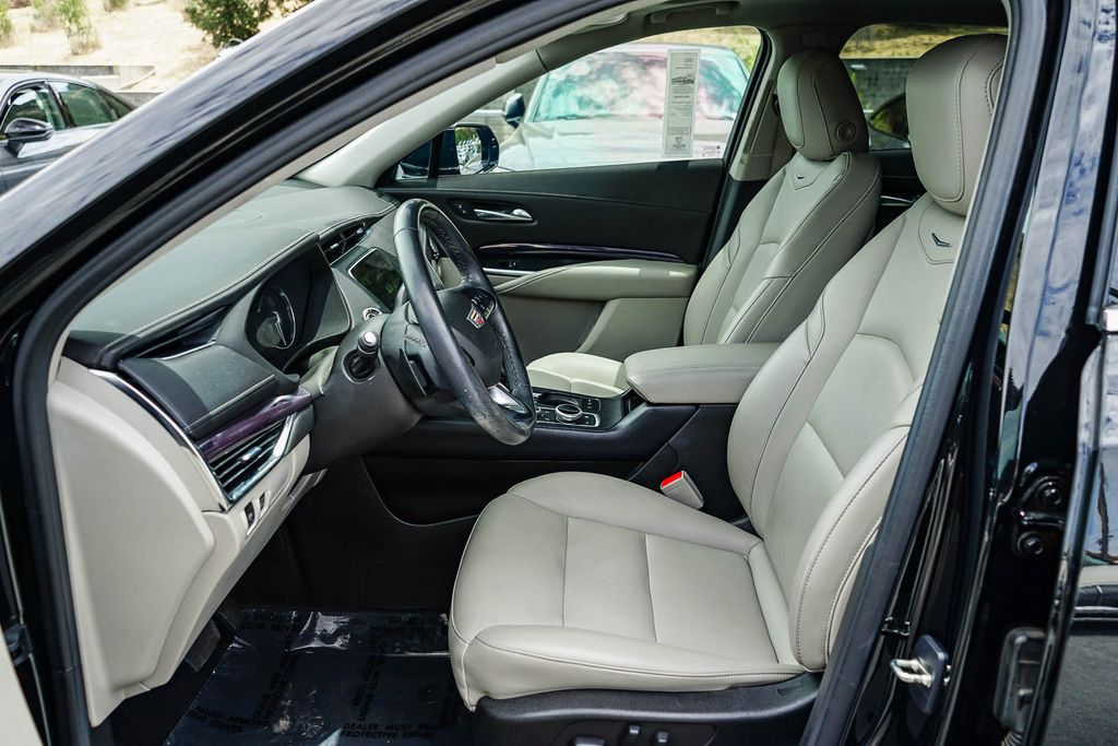 Thumbnail: 2023 Cadillac XT4 - 10