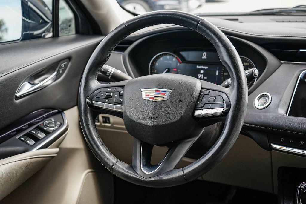 Thumbnail: 2023 Cadillac XT4 - 12