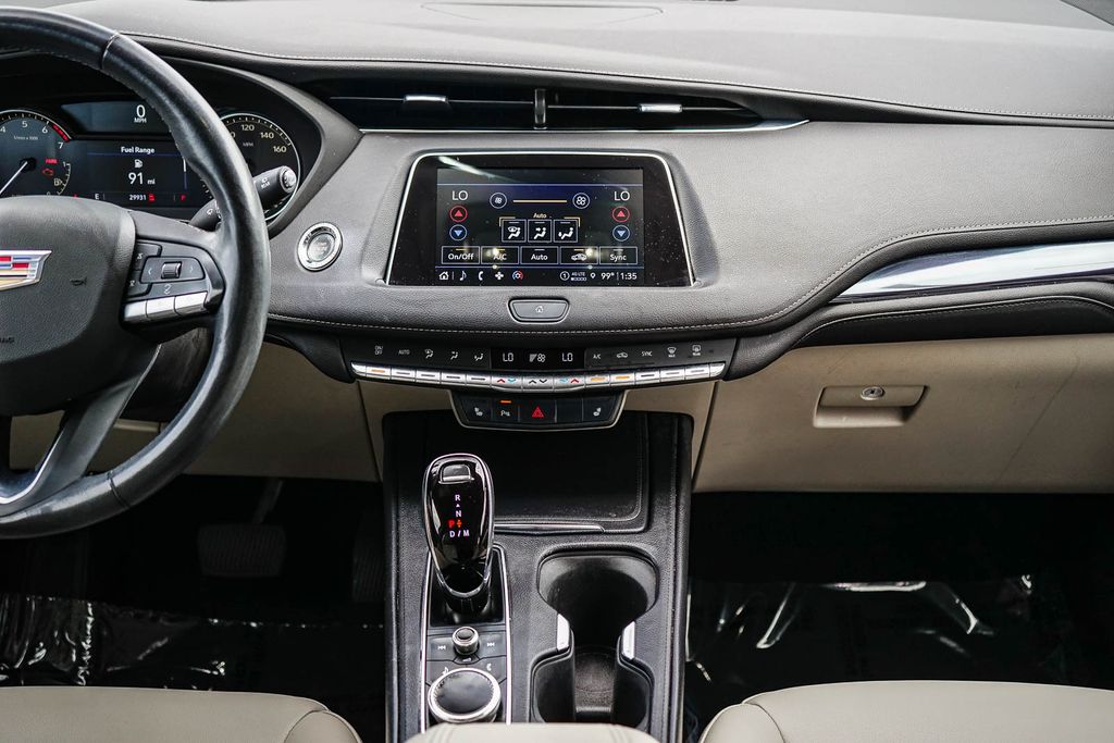 Thumbnail: 2023 Cadillac XT4 - 8