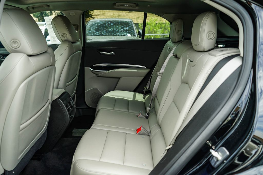 Thumbnail: 2023 Cadillac XT4 - 11
