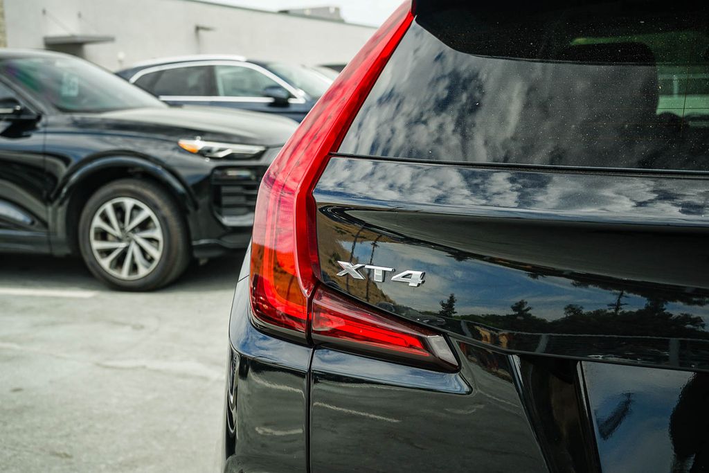 Thumbnail: 2023 Cadillac XT4 - 22