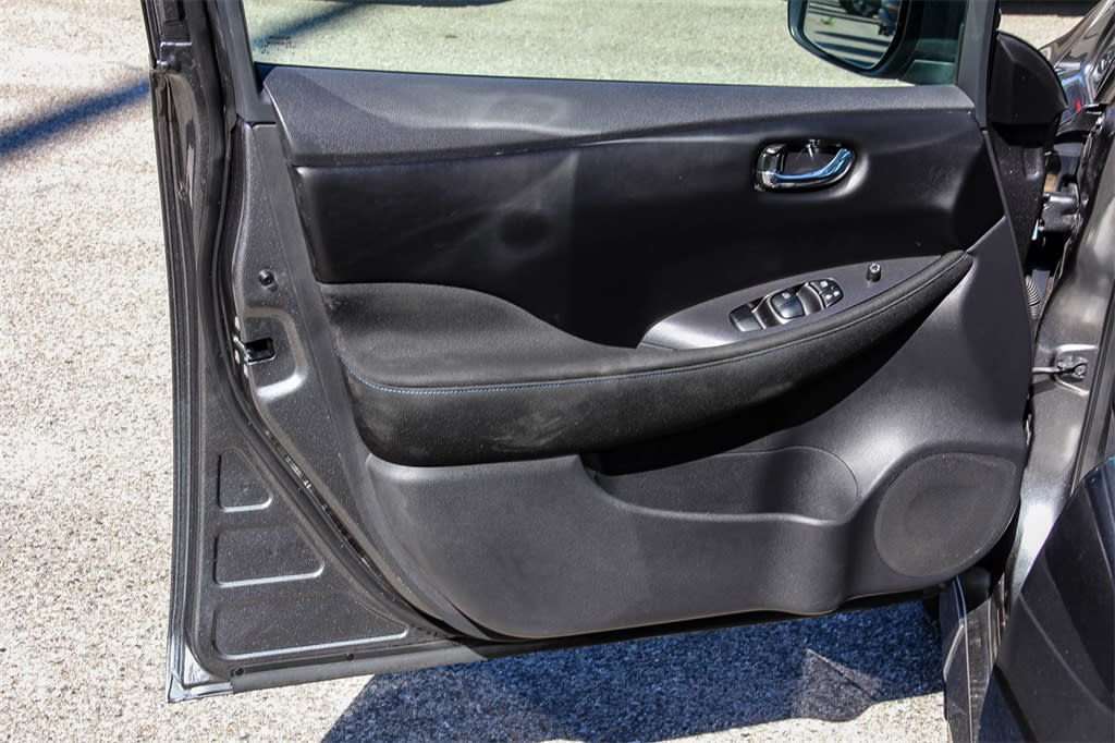 Thumbnail: 2023 Nissan Leaf - 23