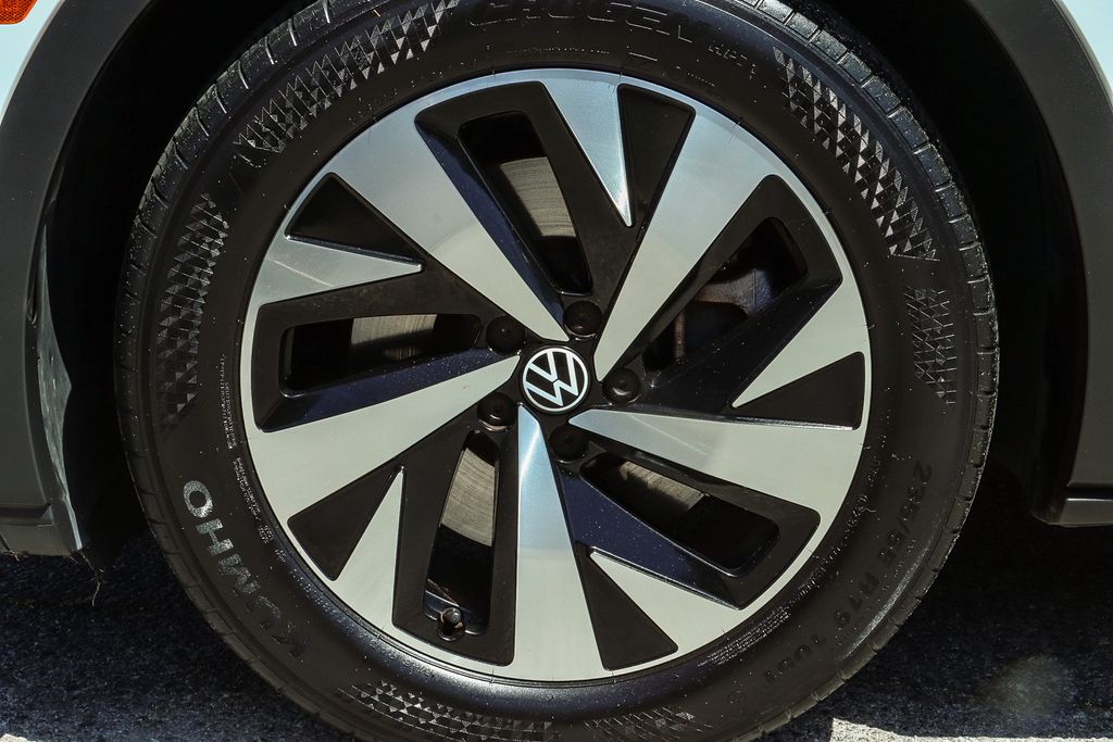 Thumbnail: 2023 Volkswagen ID.4 - 6