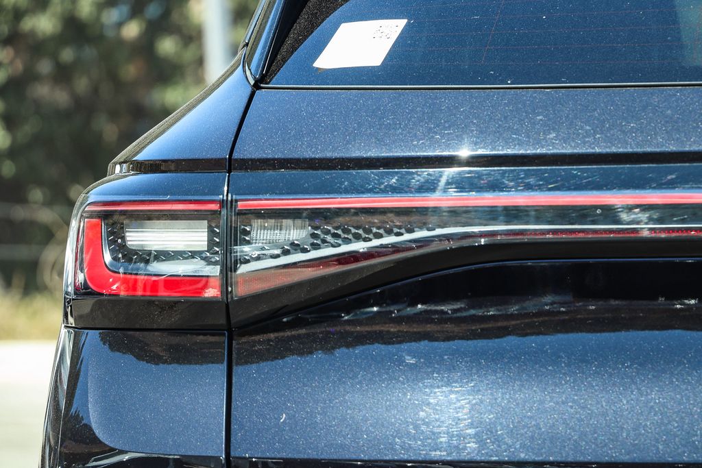 Thumbnail: 2023 Volkswagen ID.4 - 6