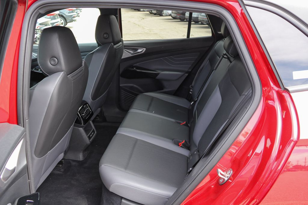 Thumbnail: 2023 Volkswagen ID.4 - 9