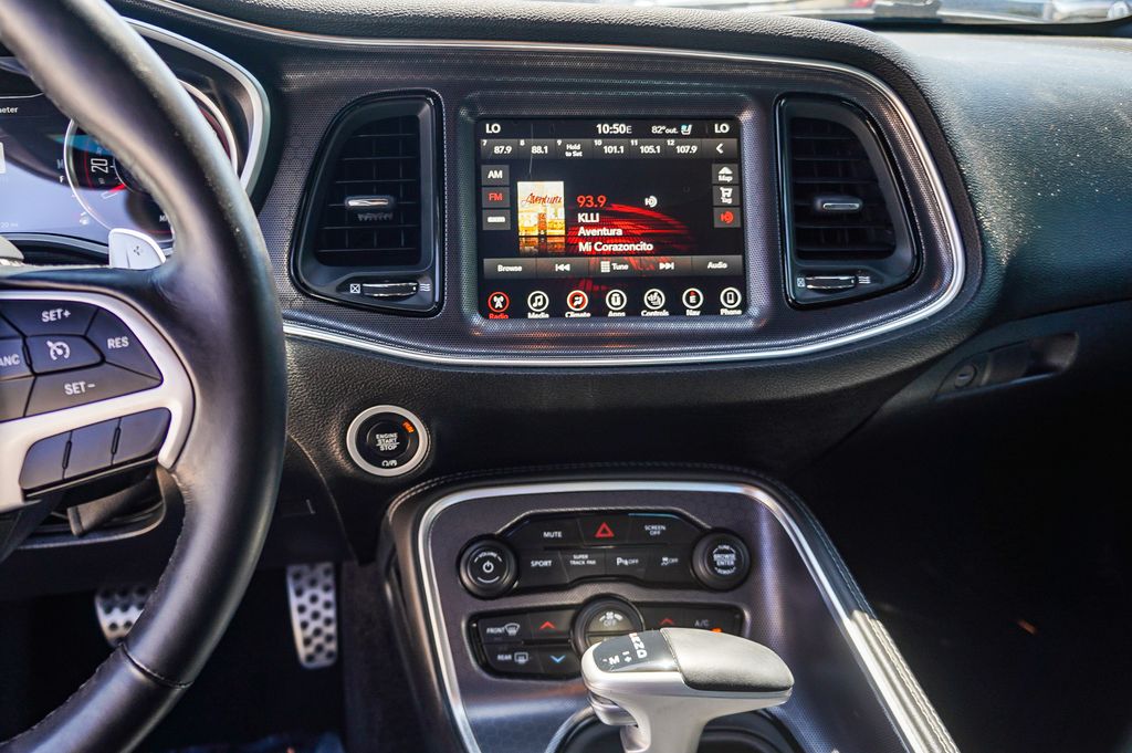 Thumbnail: 2017 Dodge Challenger - 11