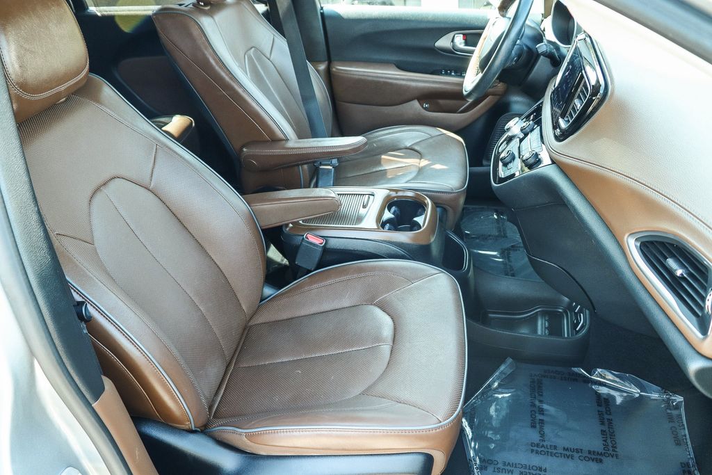Thumbnail: 2019 Chrysler Pacifica - 9