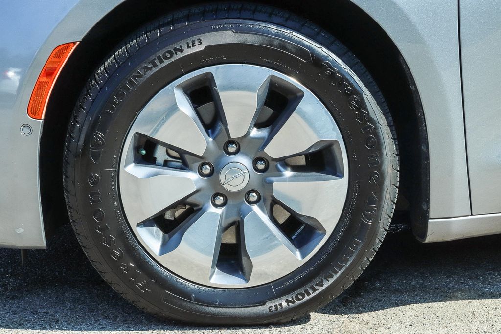Thumbnail: 2019 Chrysler Pacifica - 6