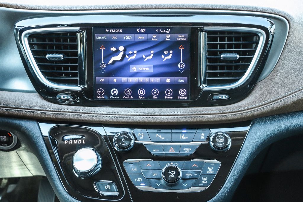 Thumbnail: 2019 Chrysler Pacifica - 13