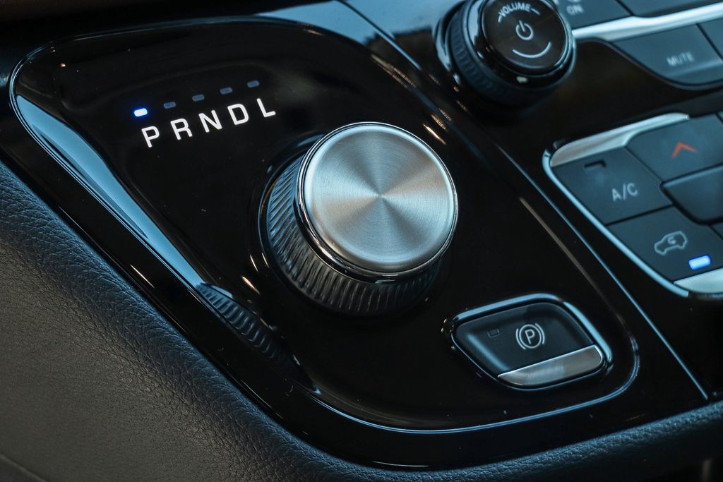Thumbnail: 2019 Chrysler Pacifica - 14