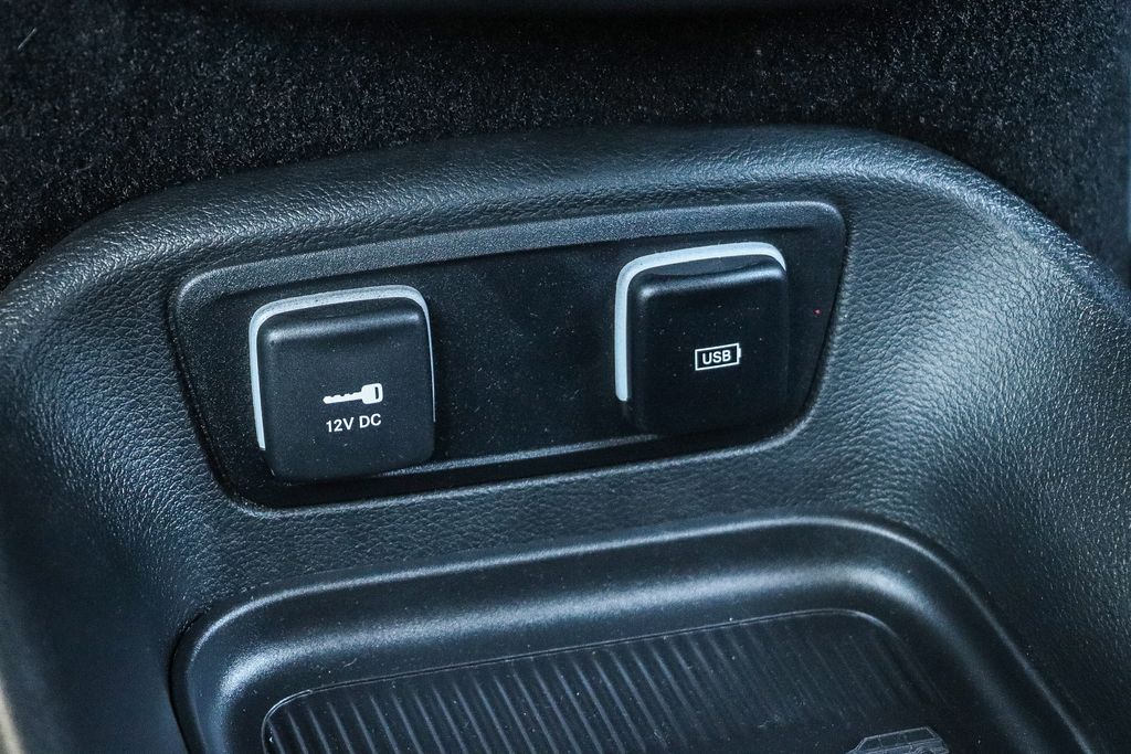 Thumbnail: 2019 Chrysler Pacifica - 30