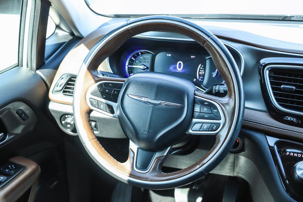 Thumbnail: 2019 Chrysler Pacifica - 12