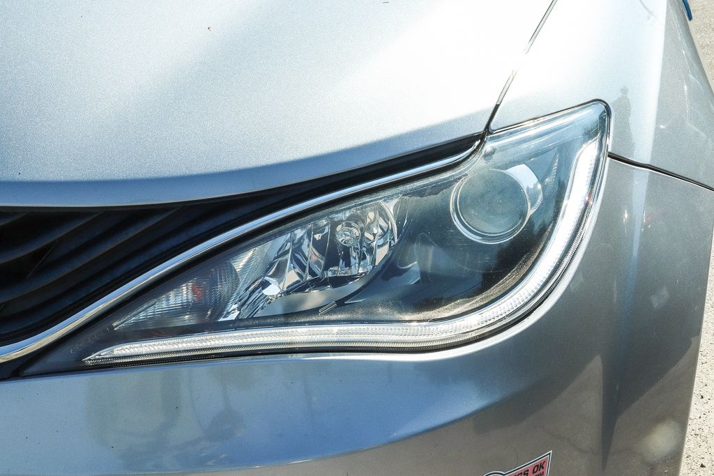 Thumbnail: 2019 Chrysler Pacifica - 20