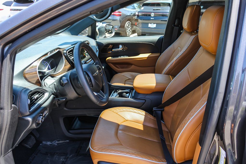Thumbnail: 2022 Chrysler Pacifica - 11