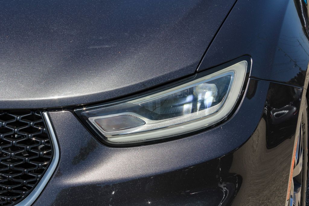 Thumbnail: 2022 Chrysler Pacifica - 20