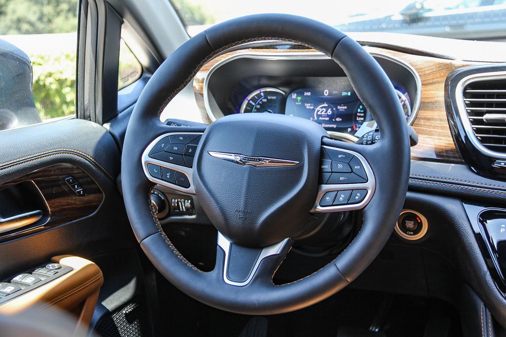 Thumbnail: 2022 Chrysler Pacifica - 9