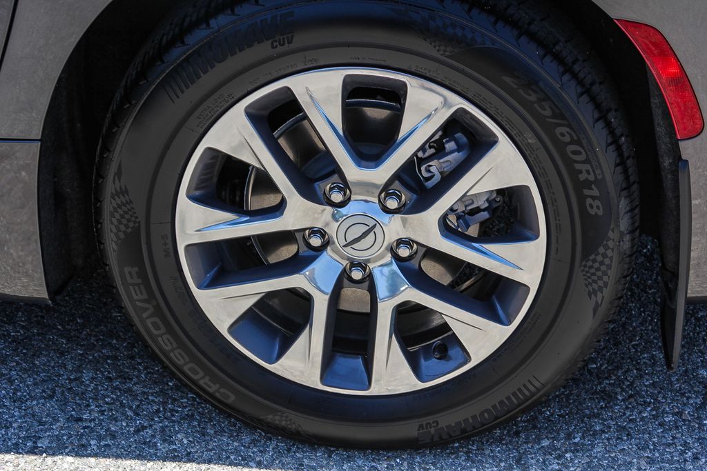 Thumbnail: 2022 Chrysler Pacifica - 22