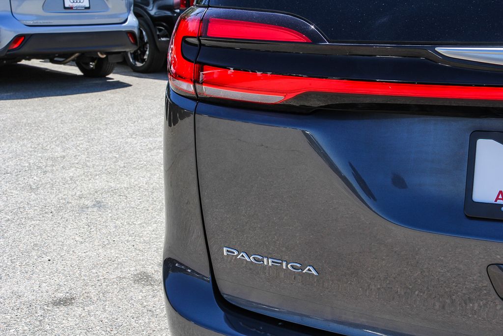 Thumbnail: 2022 Chrysler Pacifica - 6