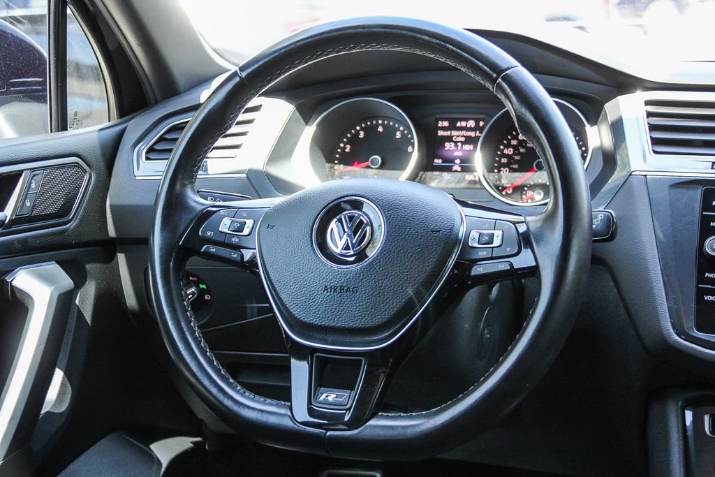 Thumbnail: 2021 Volkswagen Tiguan - 8