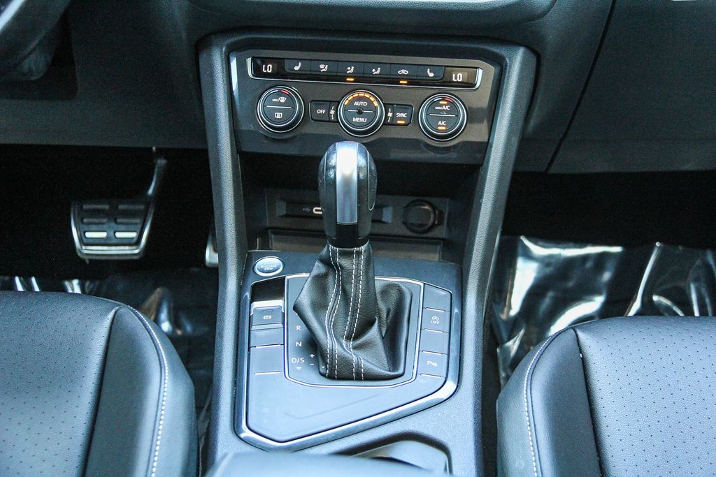 Thumbnail: 2021 Volkswagen Tiguan - 13