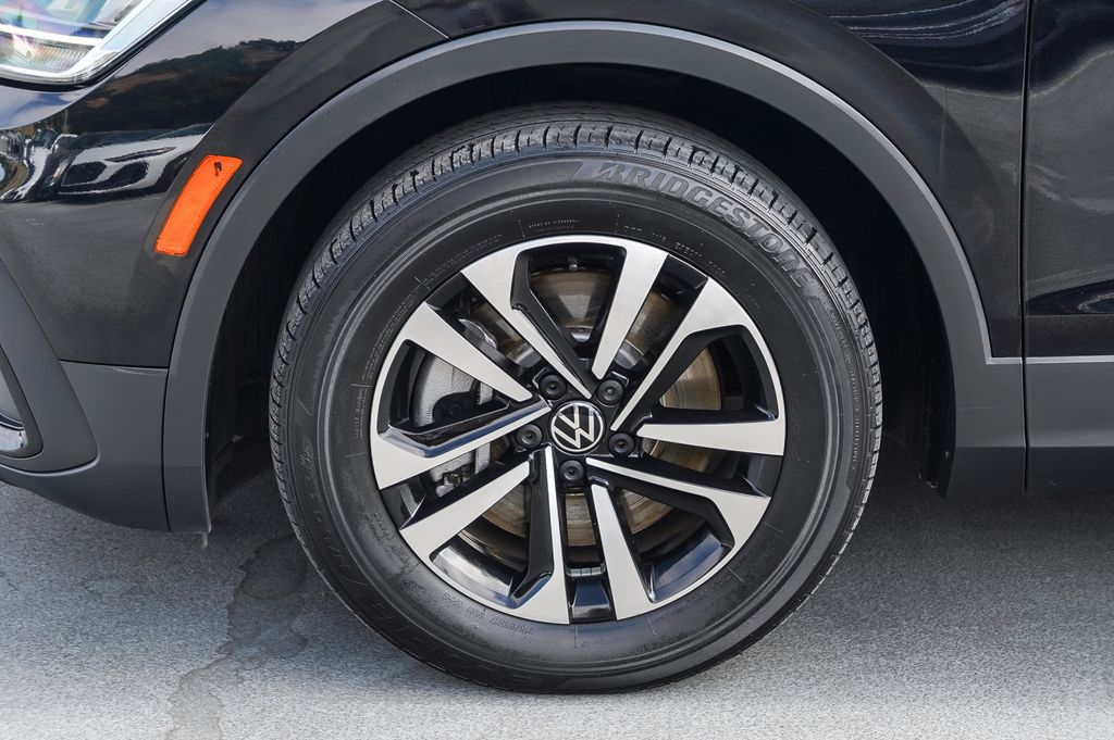 Thumbnail: 2023 Volkswagen Tiguan - 7