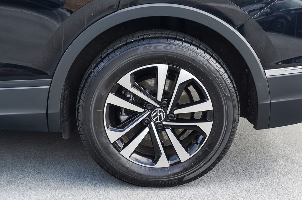 Thumbnail: 2023 Volkswagen Tiguan - 21
