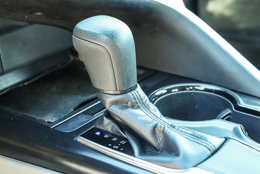 Thumbnail: 2019 Toyota Camry - 14