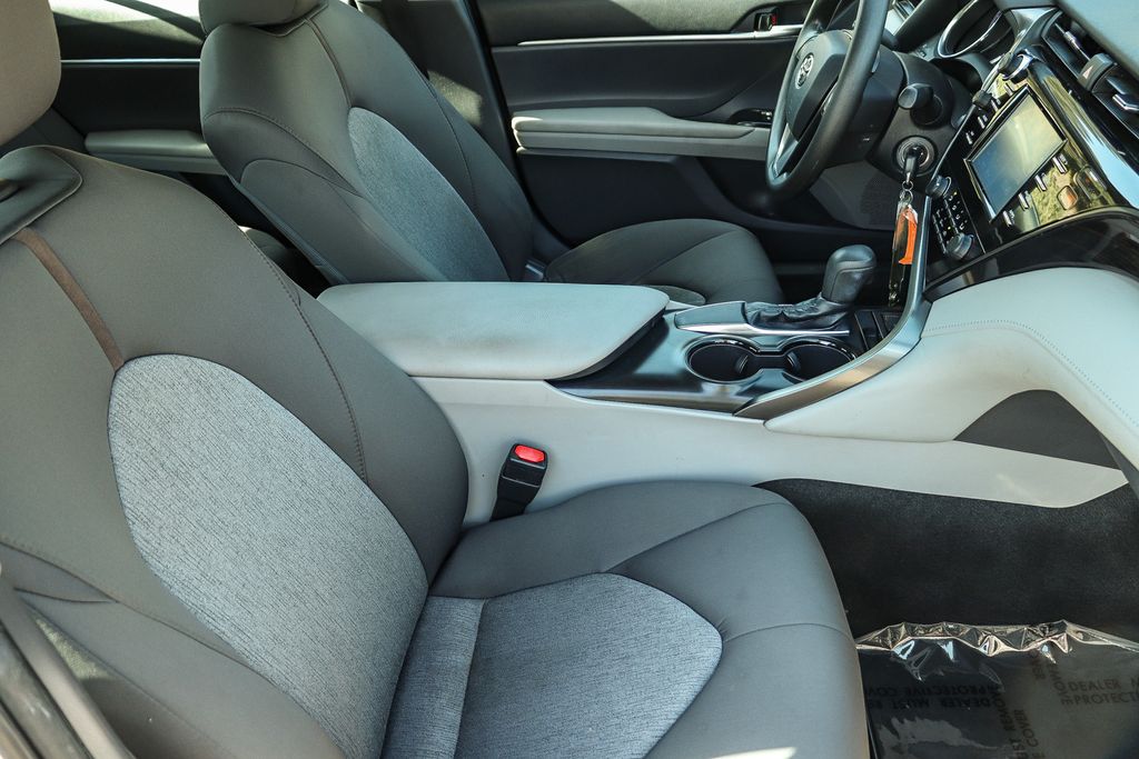 Thumbnail: 2019 Toyota Camry - 9